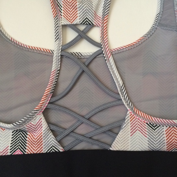 🆕(M) VS Crossback Sports Bra - Picture 4 of 6